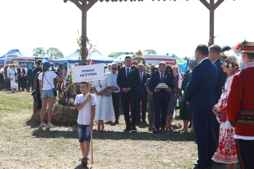 Korowód dożynkowy w Radawcu