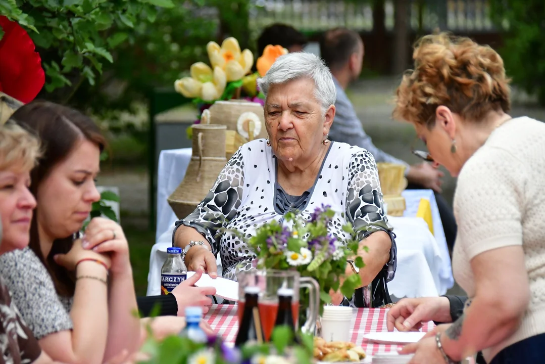 Majówka z rodziną. Seniorzy świętowali (foto) - Zdjęcie główne