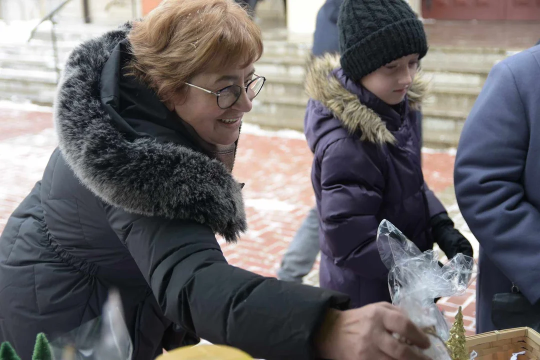 Koło Gospodyń Wiejskich w Zimnej Wodzie zaprosiło na kiermasz świąteczny na pomoc Marcie Ochnik