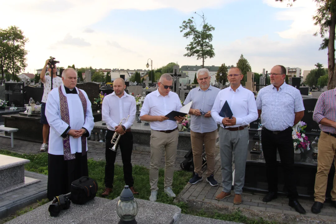 Nagrobek byłego burmistrza Łukowa Andrzeja Śledzia oficjalnie odsłonięty