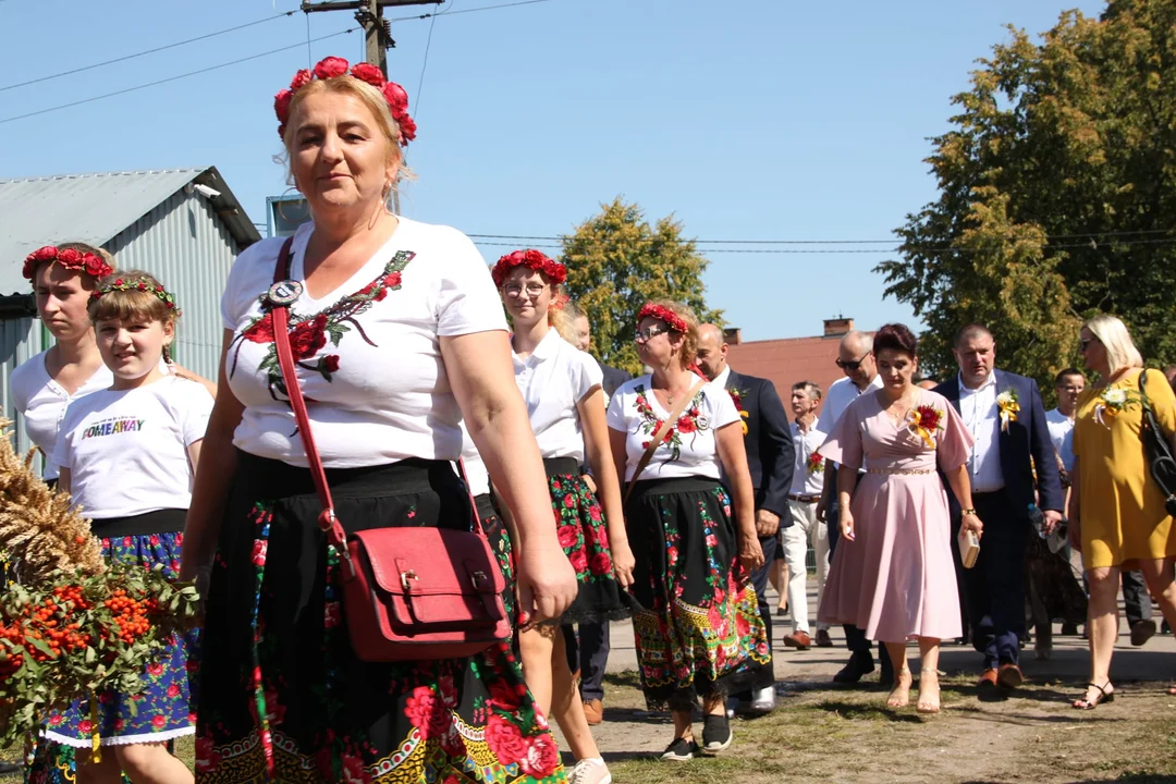 Tłumy na dożynkach w Krzywdzie. Wieńce, turniej sołectw i disco polo