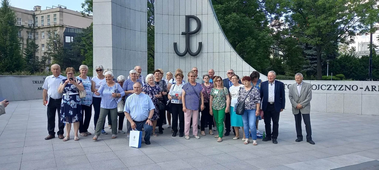 Seniorzy z Ryżek i Gołąbek z wizytą w Sejmie i Senacie oraz Świątyni Opatrzności Bożej