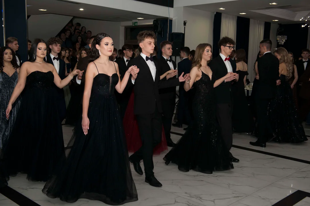 Odliczanie do matury oficjalnie rozpoczęte. Wzruszająca Studniówka I LO w Radzyniu (ZDJĘCIA) - Zdjęcie główne