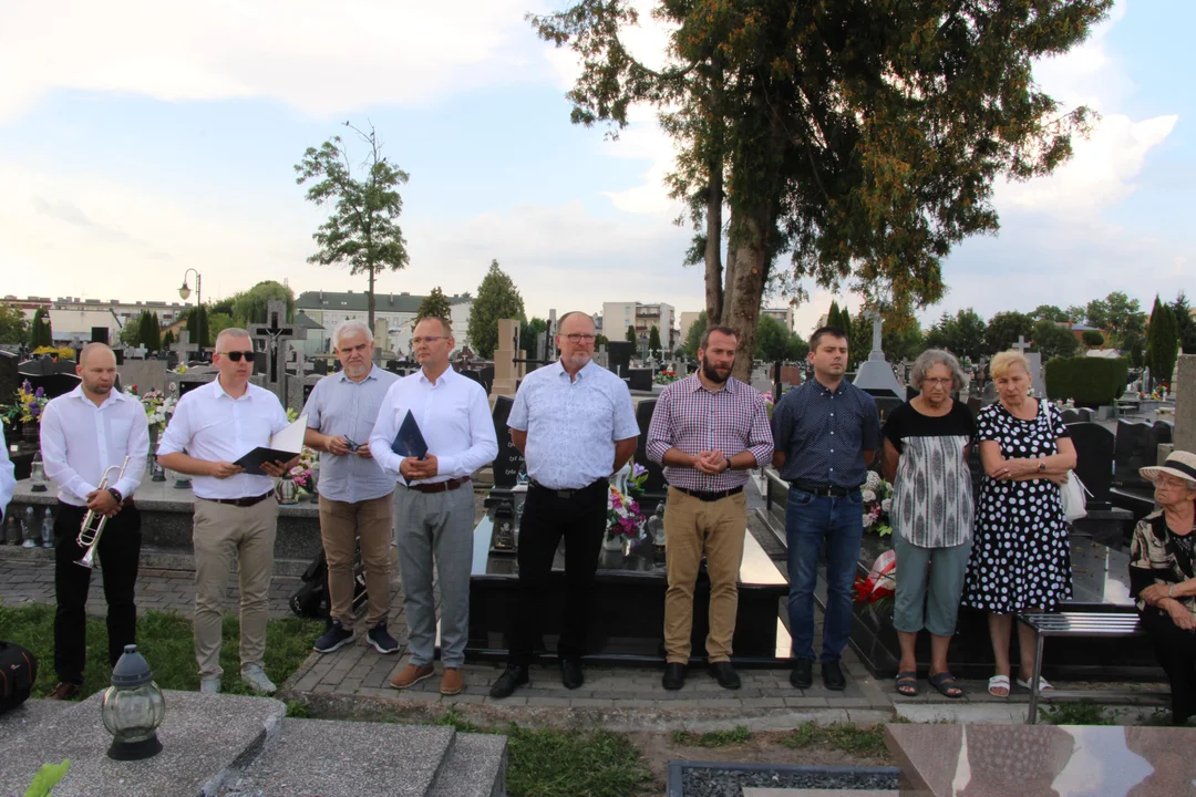 Nagrobek byłego burmistrza Łukowa Andrzeja Śledzia oficjalnie odsłonięty