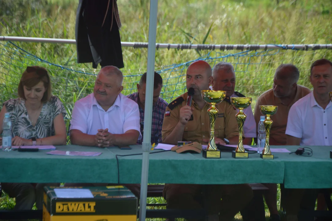 Powiatowe zawody strażackie w Wąwolnicy