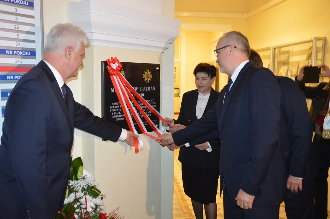 Odsłonięcie tablicy poświęconej Mieczysławowi Lutmanowi