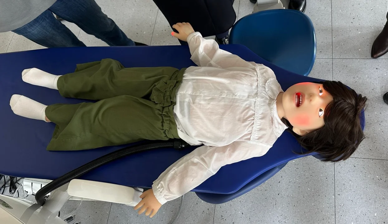 Krzyczy, płacze, wyrywa się - lubelscy studenci zmierzą się z unikalnym robotem. To trzeci taki sprzęt na świecie