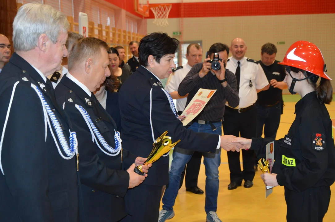 Halowe zawody sportowo-pożarnicze w Żyrzynie