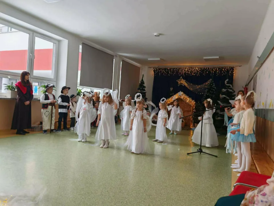 „Motylki” i „Słoneczka” świętowały z dziadkami - Zdjęcie główne