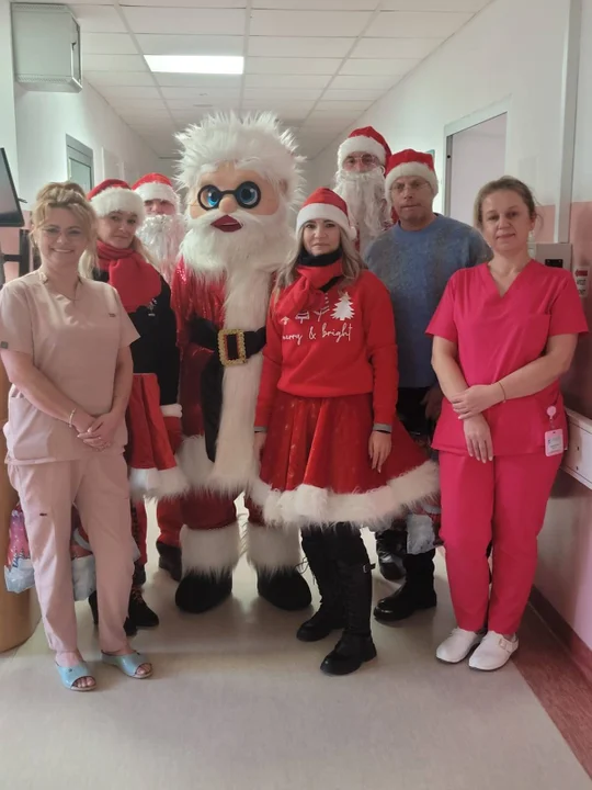 Motoweterani z prezentami w szpitalu