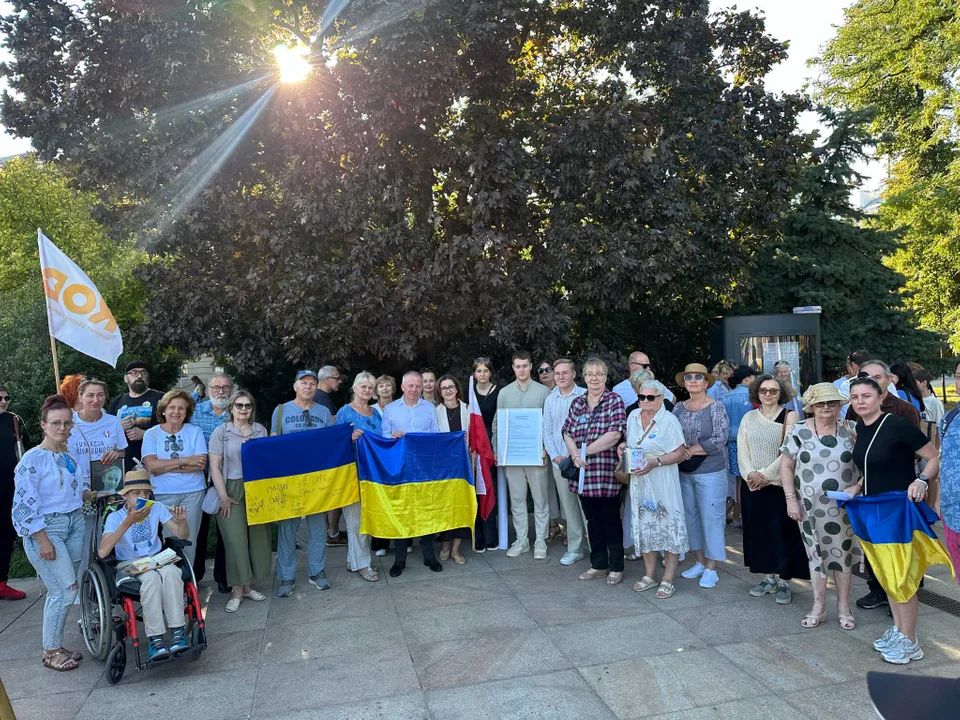 Lublin. „Nie bądźmy obojętni”. Gest solidarności z Ukrainą. Zdjęcia - Zdjęcie główne