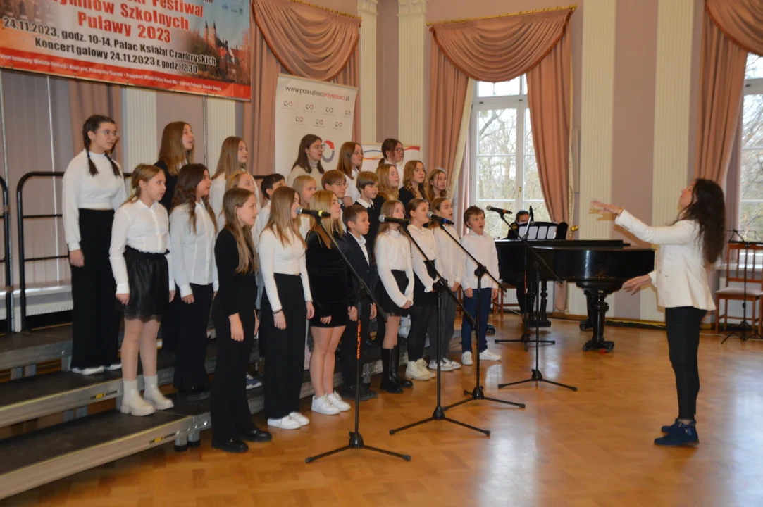 Festiwal Hymnów Szkolnych. Najlepsi uczniowie z Dęblina i Lublina (zdjęcia) - Zdjęcie główne