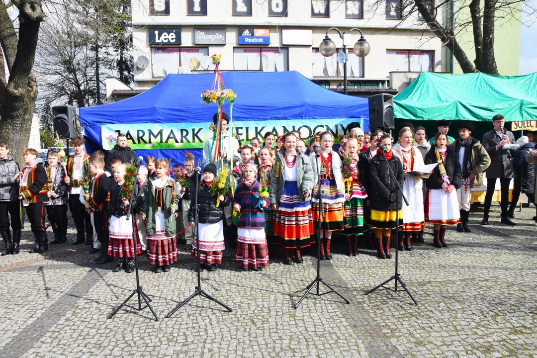 Pyszne dania i piękne stroiki na Jarmarku Wielkanocnym w Łukowie (zdjęcia) - Zdjęcie główne