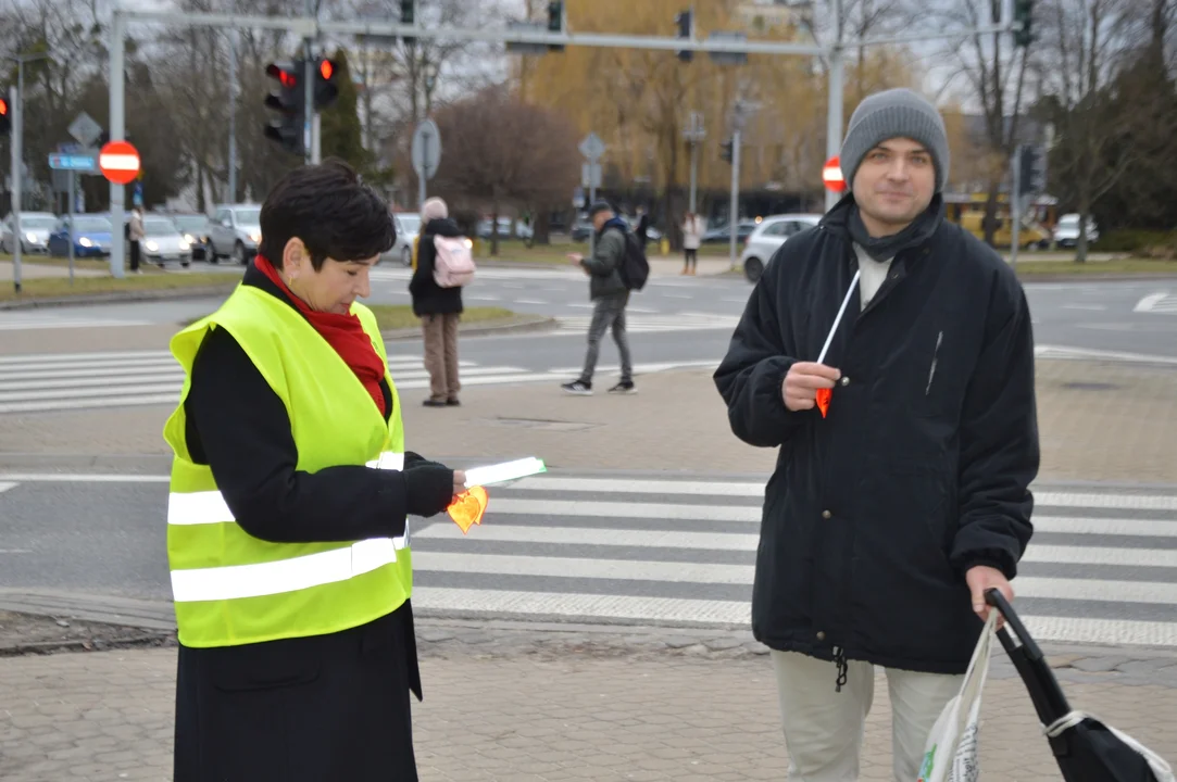 Akcja rozdawania odblasków w Puławach