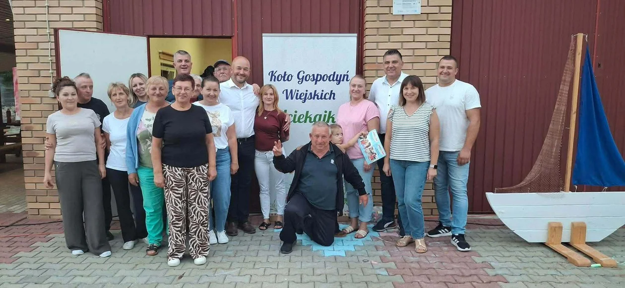Piknik na zakończenie wakacji. Mieszkańcy Uciekajki pożegnali lato - Zdjęcie główne
