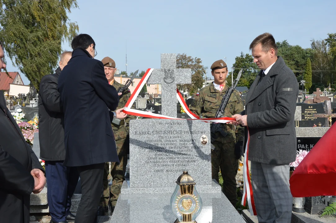 Odsłonięcie nagrobka żołnierza AK Karola Chlebickiego w Chodlu