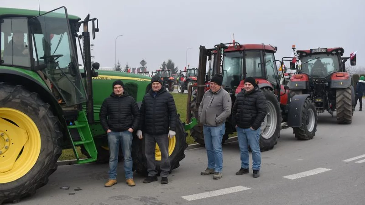 Rolnicy znów  wyszli na ulice. Czego żądają? (foto) - Zdjęcie główne