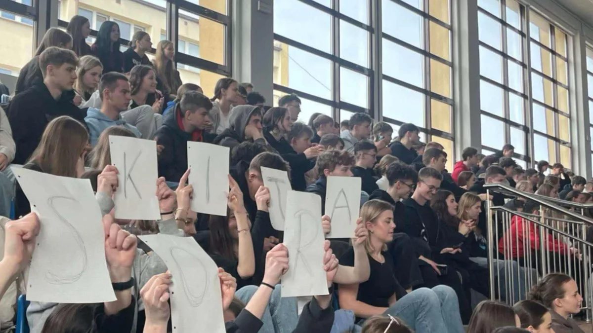 Uczniowie Budowlanki stanęli do walki...z nauczycielami. Kto wygrał?  (foto) - Zdjęcie główne