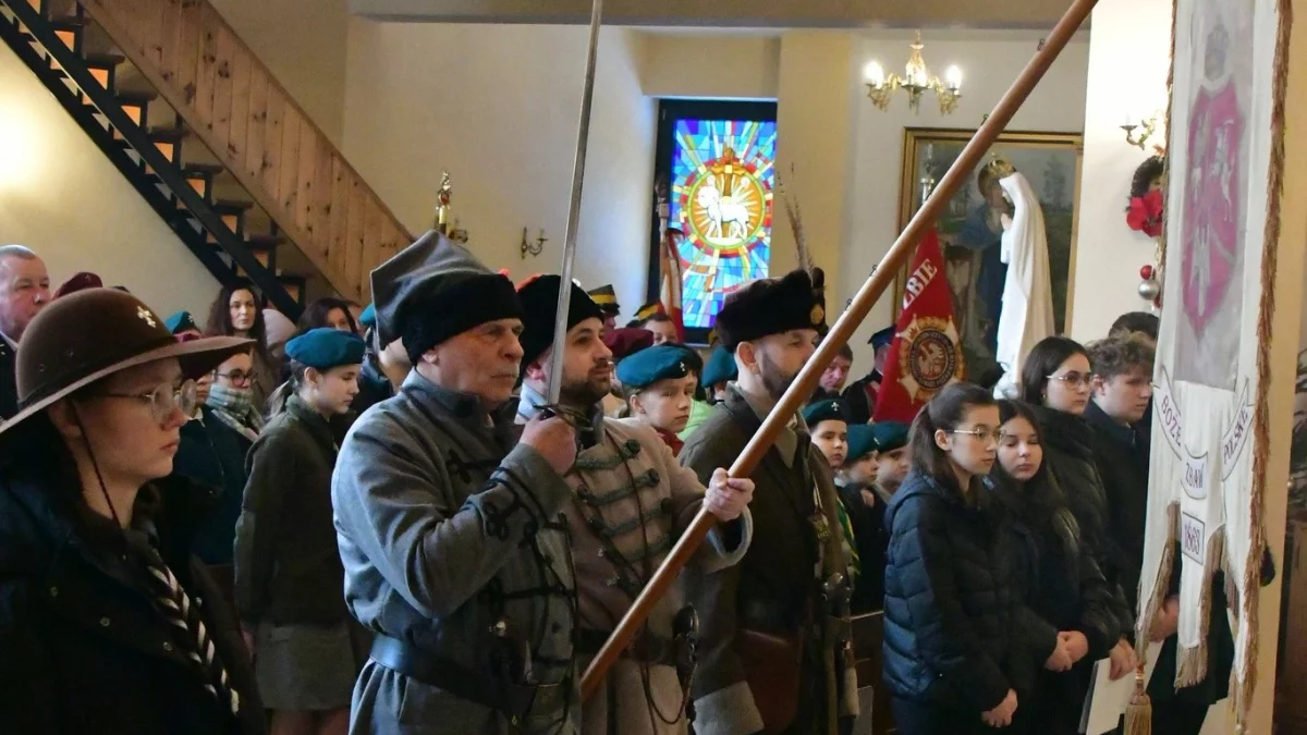 Rekonstruktorzy z Biłgoraja mają swoją chorągiew. Tak uczcili rocznicę wybuchu powstania styczniowego (foto) - Zdjęcie główne