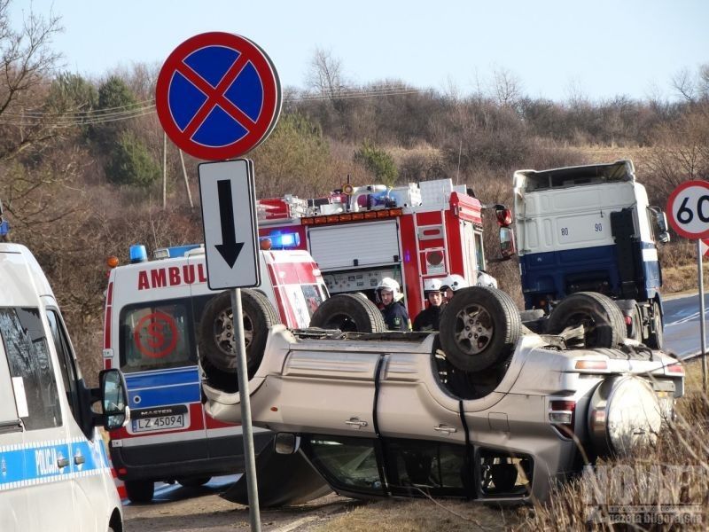 Auto w rowie - Zdjęcie główne