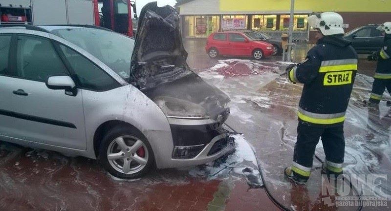 Pożar samochodu osobowego - Zdjęcie główne