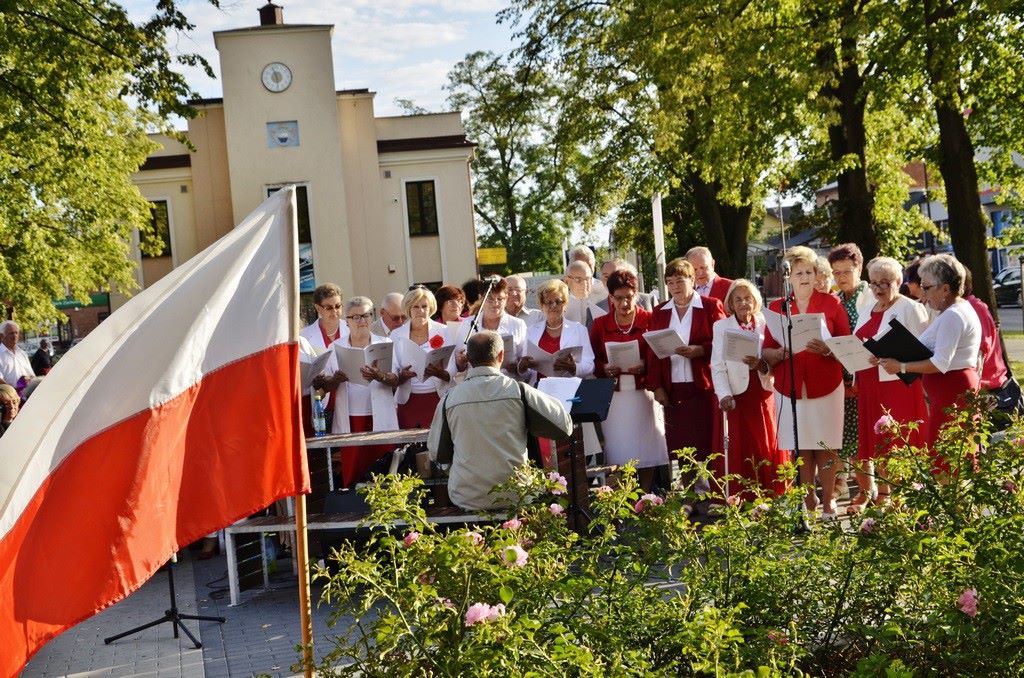 Patriotyczne śpiewanie (FOTO) - Zdjęcie główne