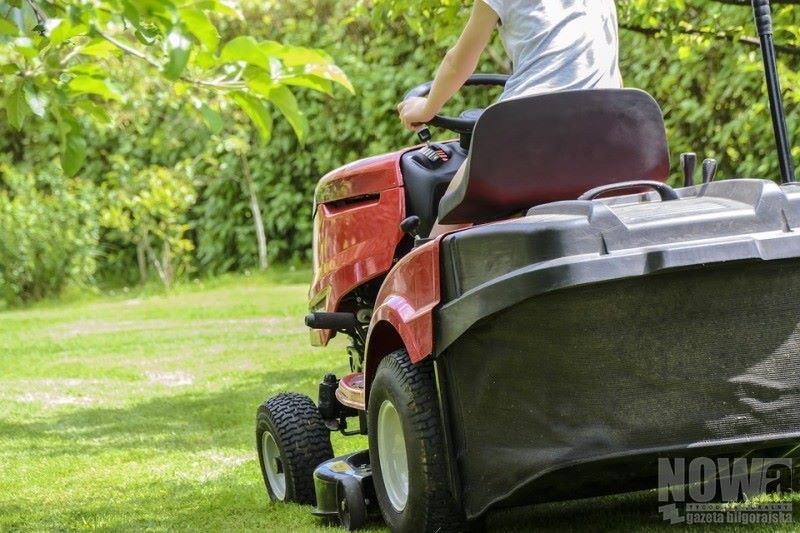 Gmina kupi traktorek i kosiarkę - Zdjęcie główne