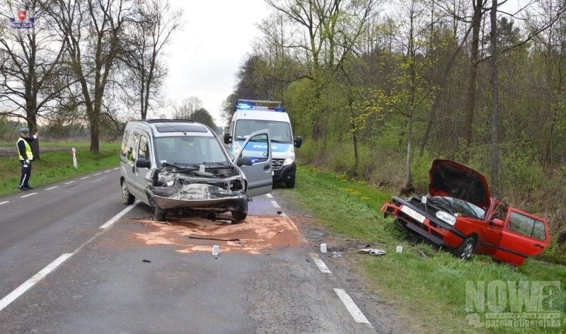 Zderzenie dwóch samochodów - Zdjęcie główne