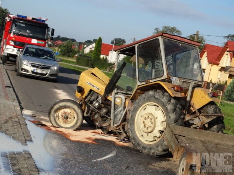 Zderzenie traktora z BMW (foto) - Zdjęcie główne