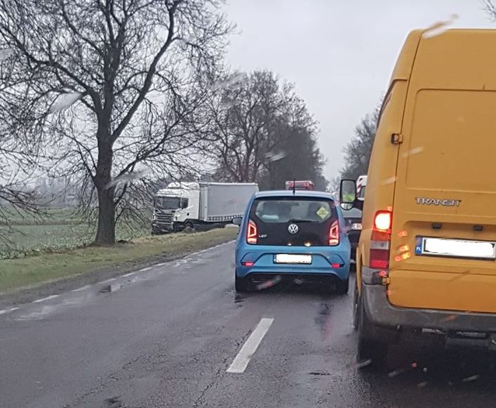 Uwaga, "szklanka" na drodze! Policja apeluje o ostrożność - Zdjęcie główne