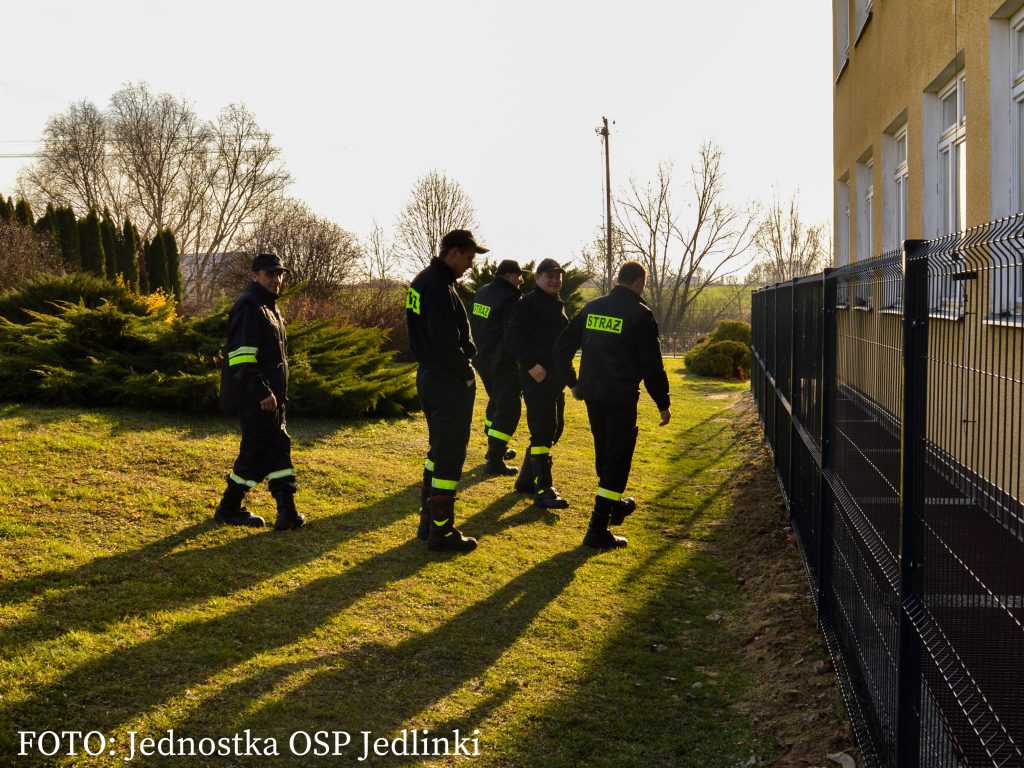 OSP Jedlinki pomaga dzieciom - Zdjęcie główne