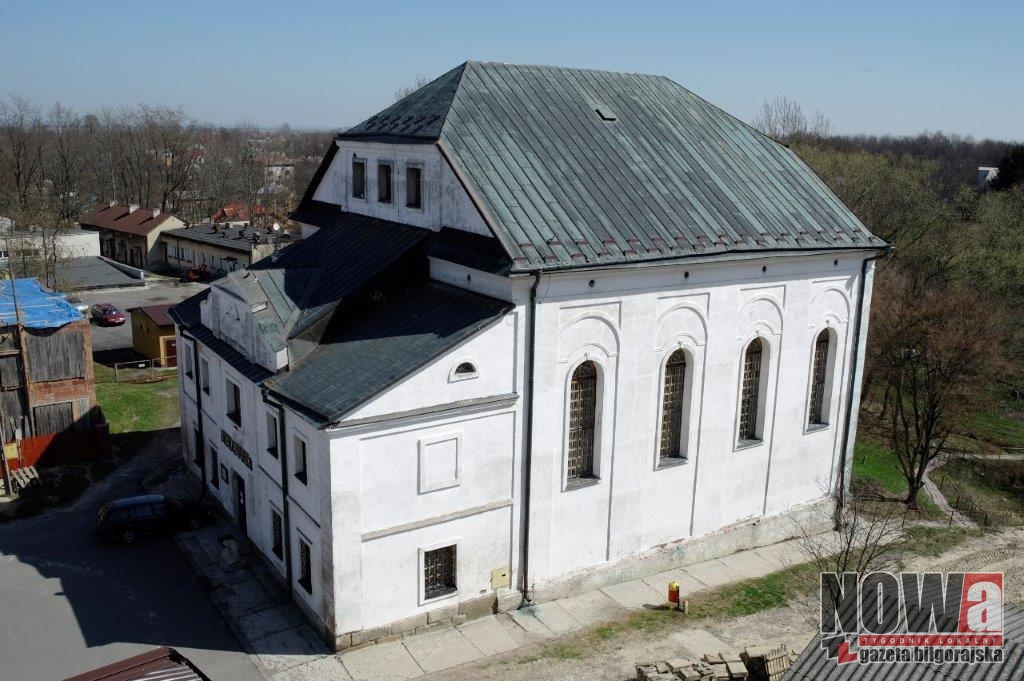 Zerwany dach z synagogi - Zdjęcie główne