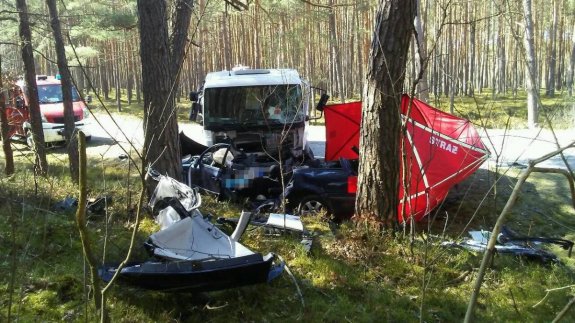 3 osoby nie żyją. Zderzenie z ciężarówką - Zdjęcie główne