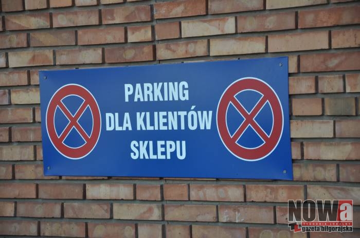 Parking nie tylko dla klientów sklepów - Zdjęcie główne