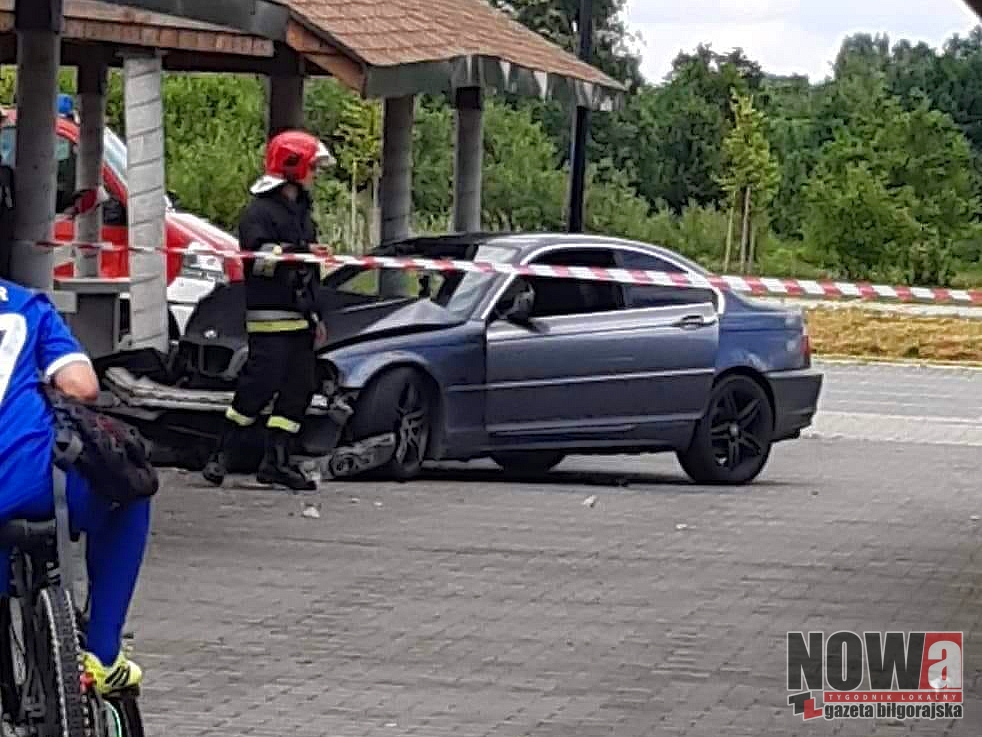 BMW wbiło się w targowisko w Biłgoraju - Zdjęcie główne