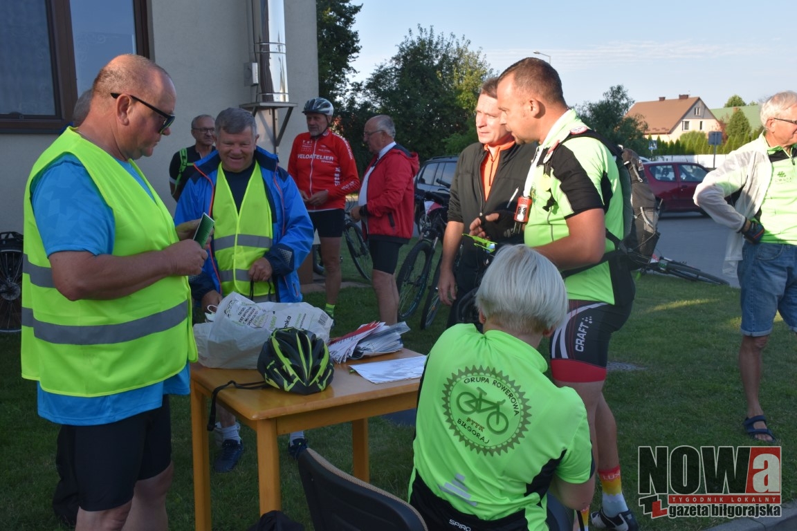 Pokonali 100 km na stulecie urodzin św. Jana Pawła II i "Cudu nad Wisłą" - Zdjęcie główne