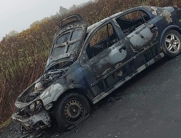 Auto spłonęło na drodze. Poparzona kobieta trafiła do szpitala - Zdjęcie główne