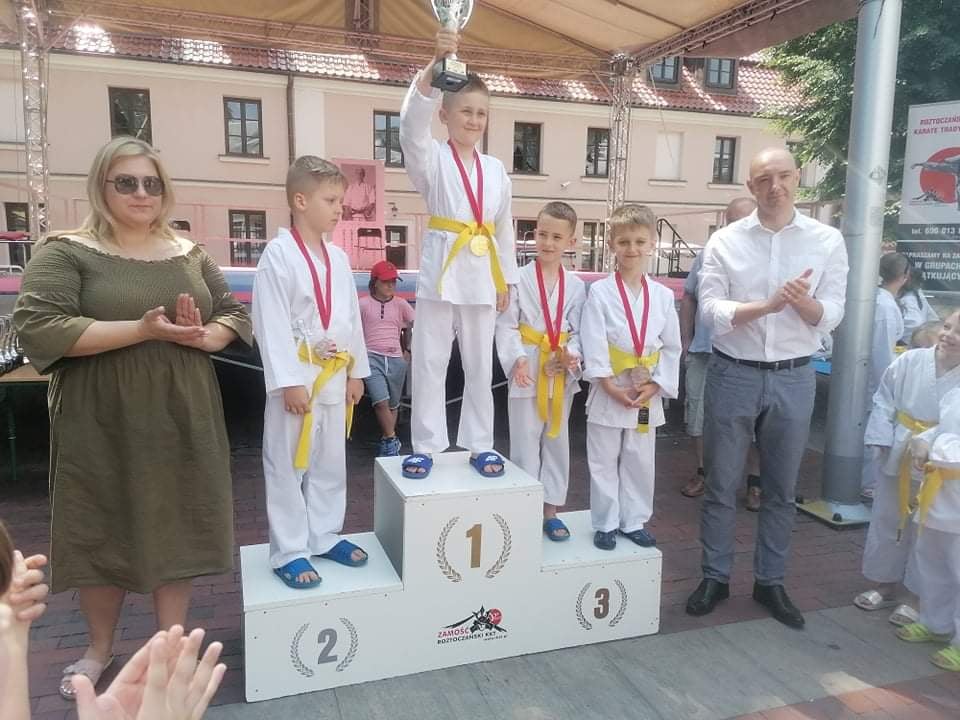 Zawodnicy Biłgorajskiej Akademii Sztuk Walki na podium - Zdjęcie główne