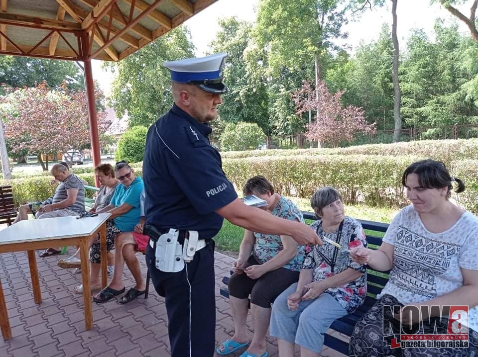 Policjanci odwiedzili podopiecznych Domu Pomocy Społecznej w Teodorówce - Zdjęcie główne