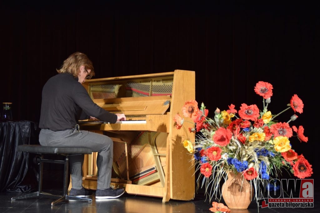 Pierwszy koncert pianistyczny na scenie TOK - Zdjęcie główne