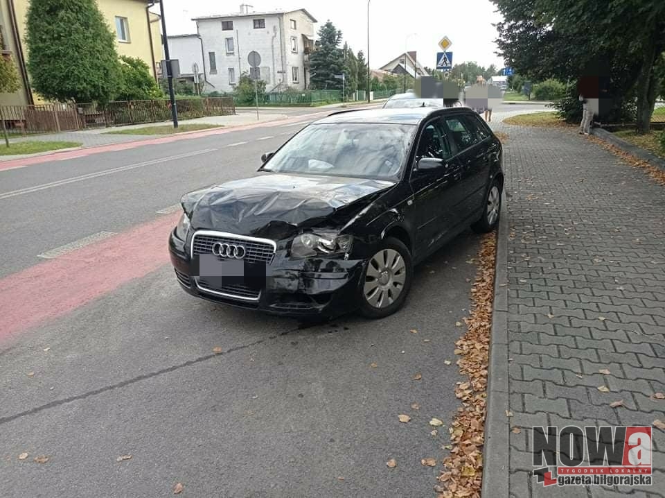 Kraksa trzech pojazdów - Zdjęcie główne