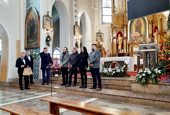 Chóry Ziemi Biłgorajskiej zaśpiewały we Frampolu - Zdjęcie główne