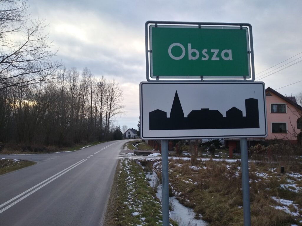 Zderzenie osobówki z ciężarówką. Cztery osoby w szpitalu - Zdjęcie główne