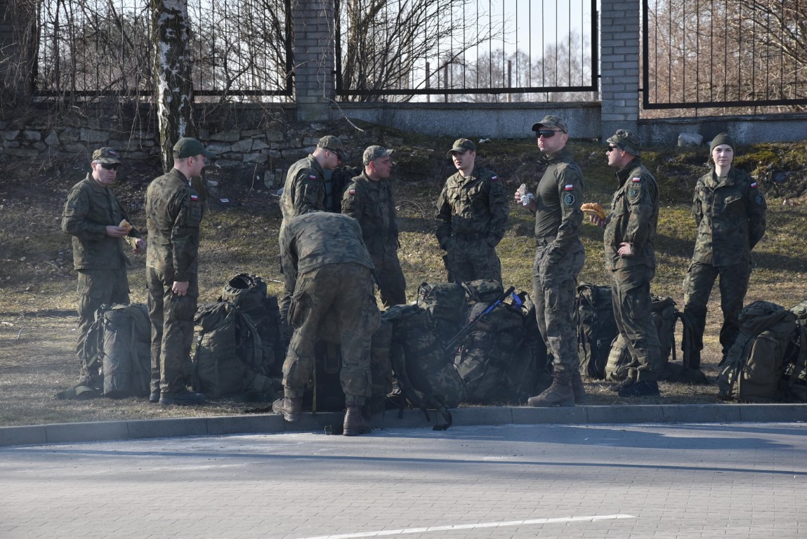 Amerykańscy i polscy żołnierze przechodzą przez powiat (film) - Zdjęcie główne