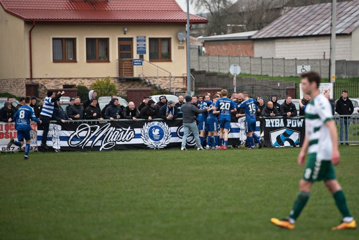 Piłkarskie święto w Obszy - Zdjęcie główne