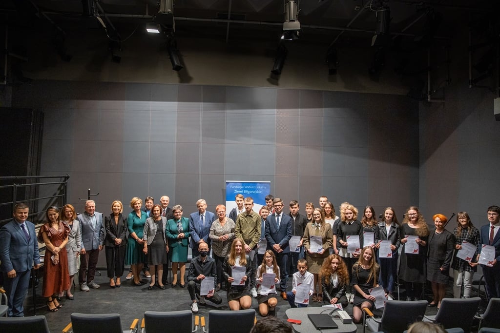 Jesteś uczniem z powiatu biłgorajskiego? Czeka stypendium - Zdjęcie główne