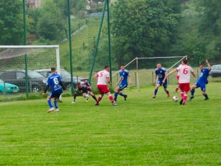 Pięć goli w Goraju i niespodzianka w Obszy. Gra klasa okręgowa - Zdjęcie główne