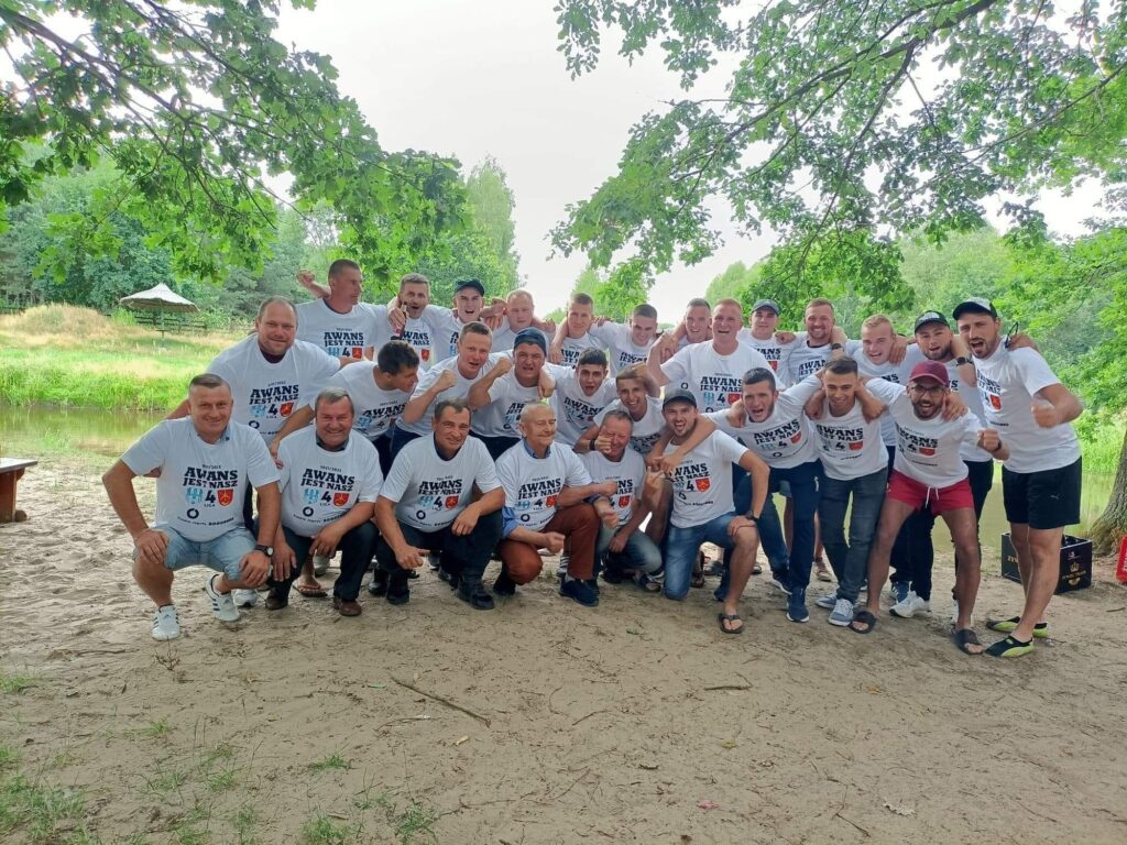 Awans jest ich - Zdjęcie główne