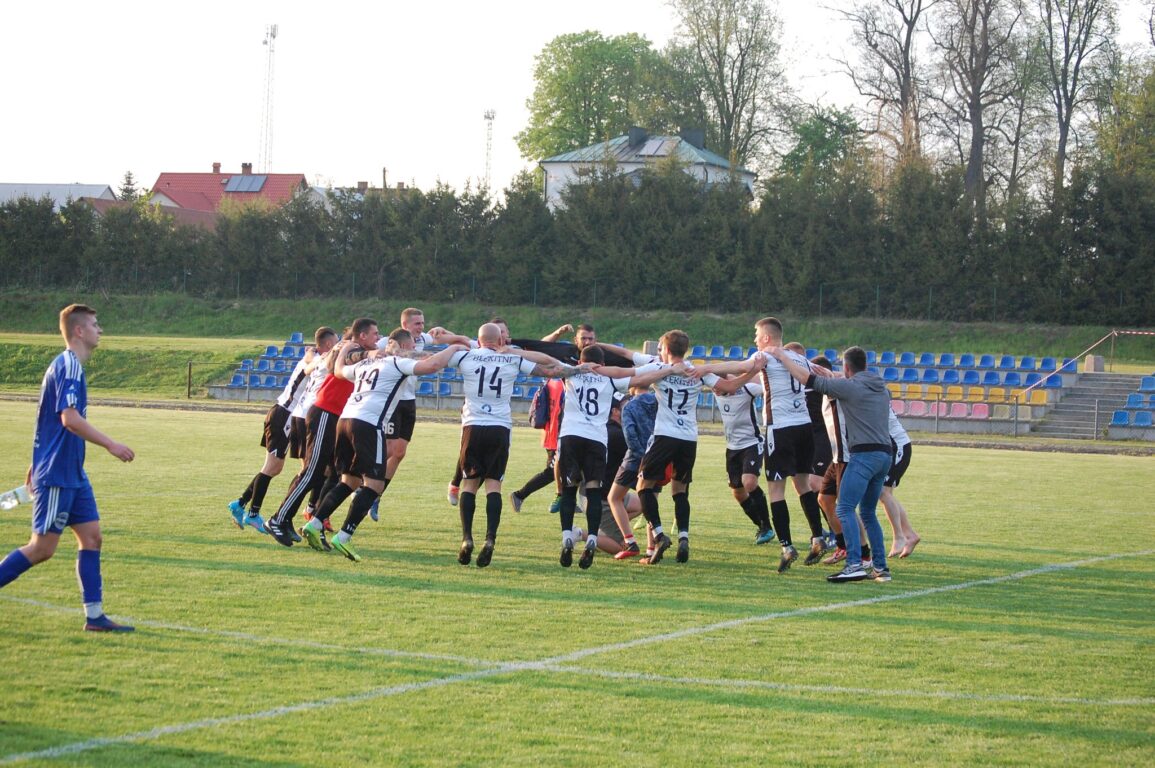 Błękitni Obsza w IV lidze! Radość także w Łukowej.  Jest decyzja PZPN - Zdjęcie główne