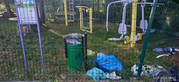 Place zabaw wołają o pomstę do władz. Urzędnicy mówią, że ... jest dobrze - Zdjęcie główne